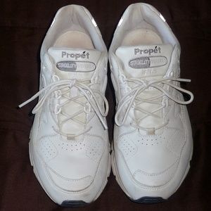 Shoes Women's Athletic SZ. 9 X Wide EE/4E Propet